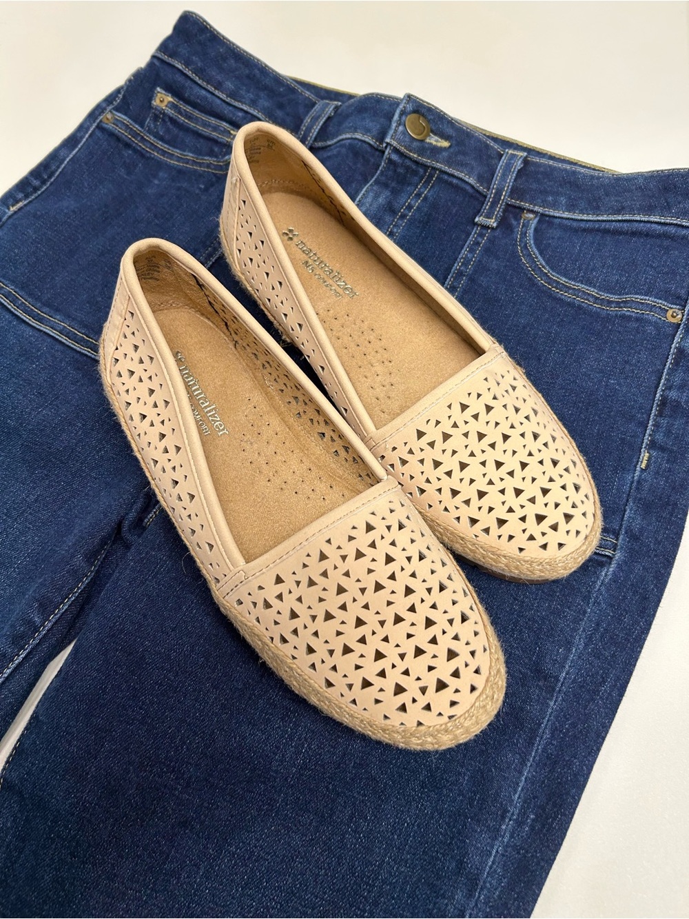 Naturalizer Beige Slip-On Flats Size 7M - Picture 4 of 9